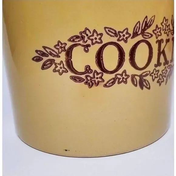 Vintage Monmouth Pottery Cookie Jar - Picture 10 of 10
